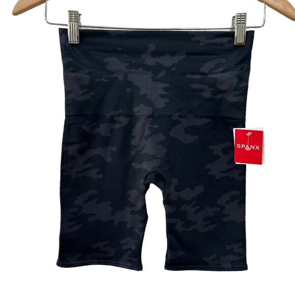 SPANX Pants - Spanx Camo blk bike shorts womens size small